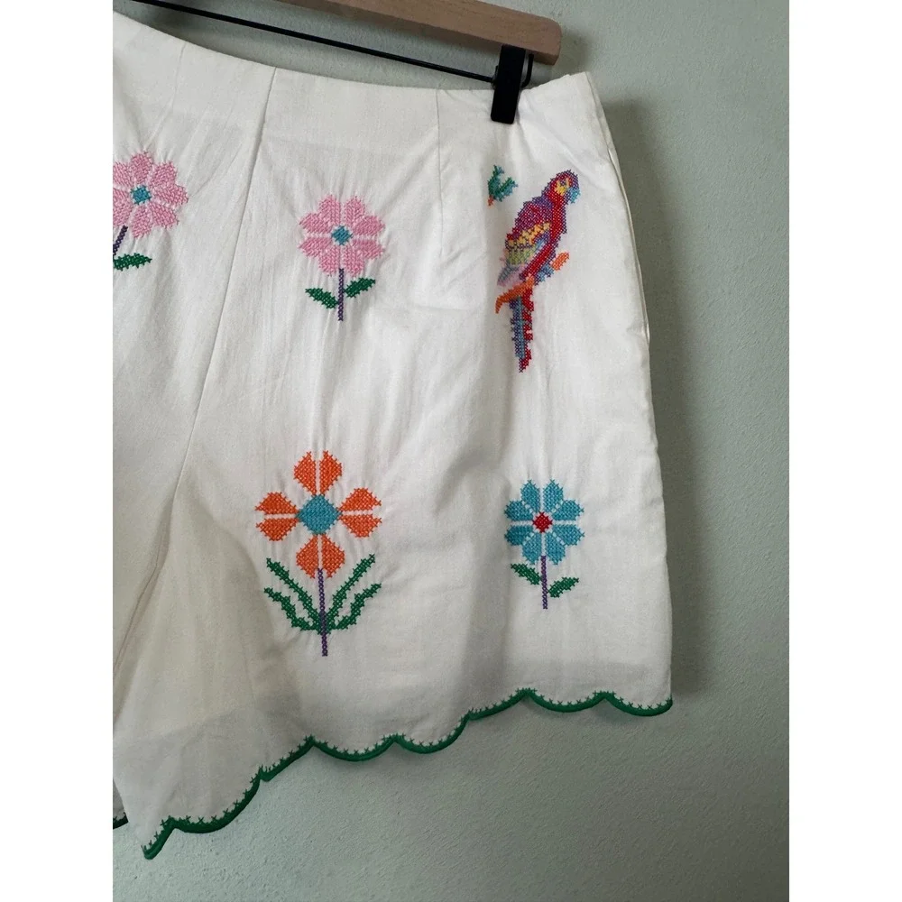 J. Marie Tessie Shorts Embroidered Cross-Stitch Floral Parrot Scallop Trim L NEW - Picture 7 of 14